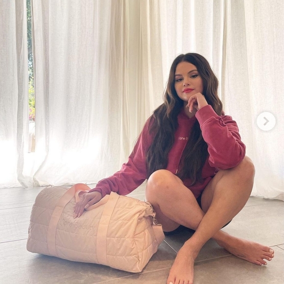 RARE BEAUTY DUFFLE - Picture 6 of 6